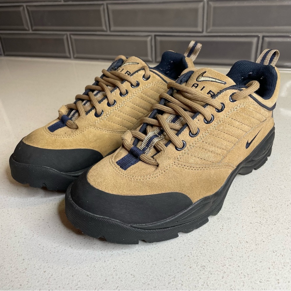 Vintage Nike Air ACG Women’s Size 9
